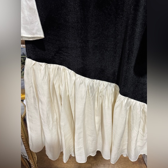 Black velvet dress - Picture 2 of 3